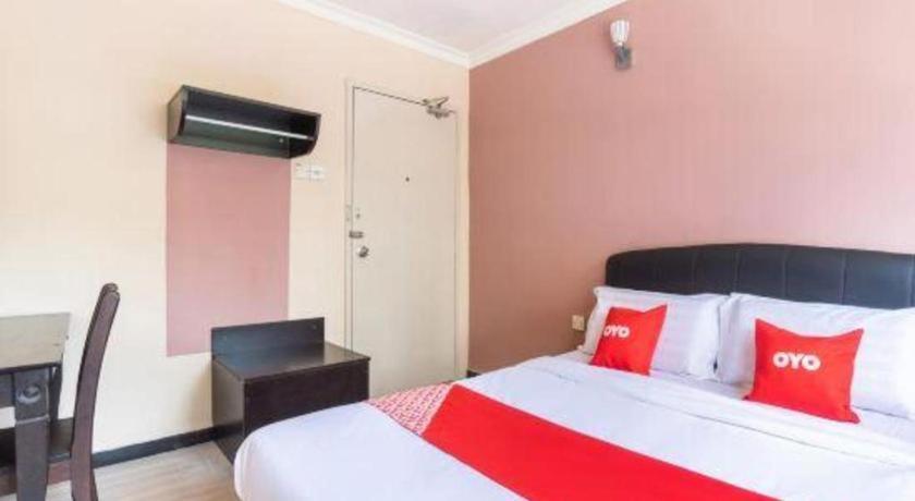 Oyo 89844 Green Villa Hotel Nilai Exterior photo